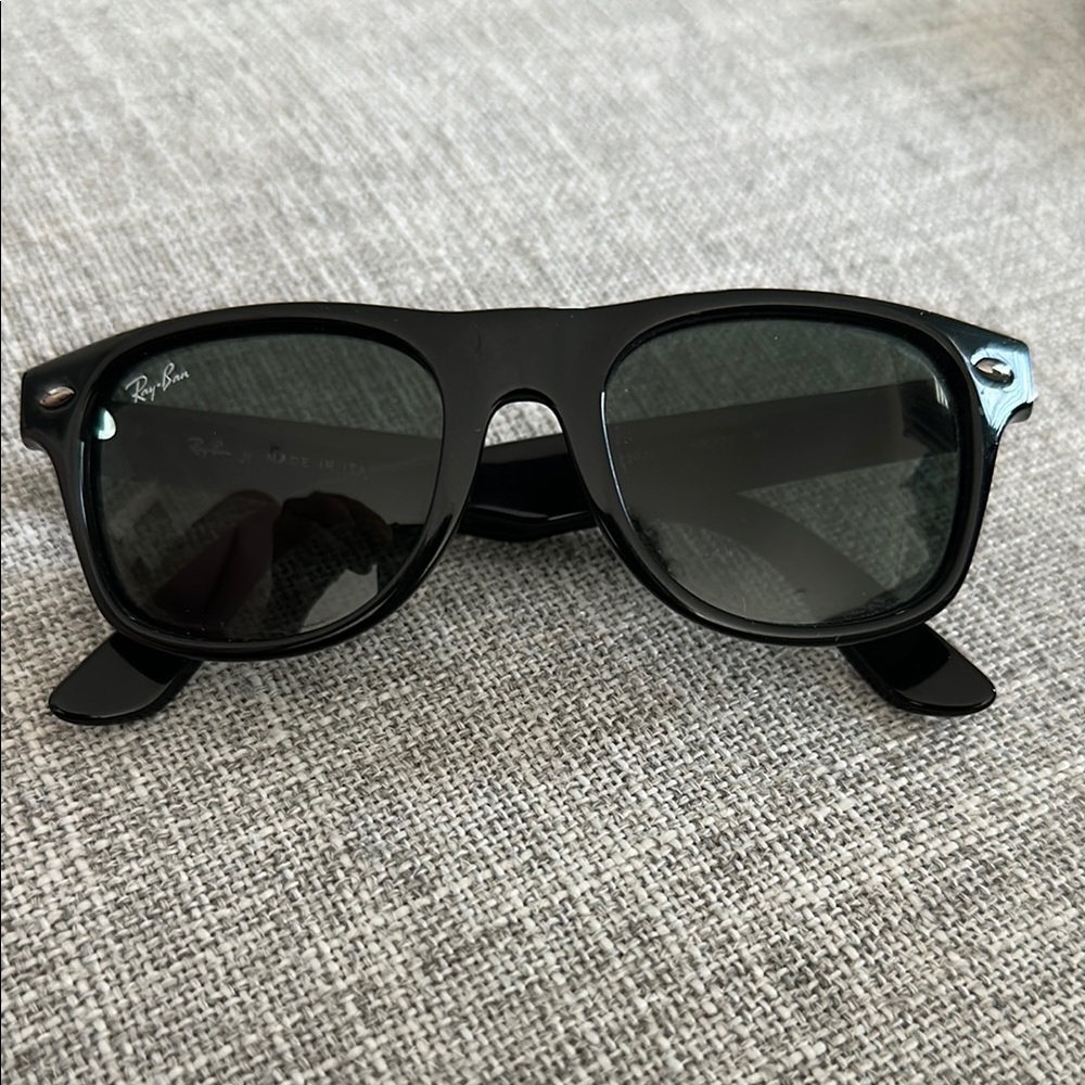 Ray-Ban Classic Black Shades